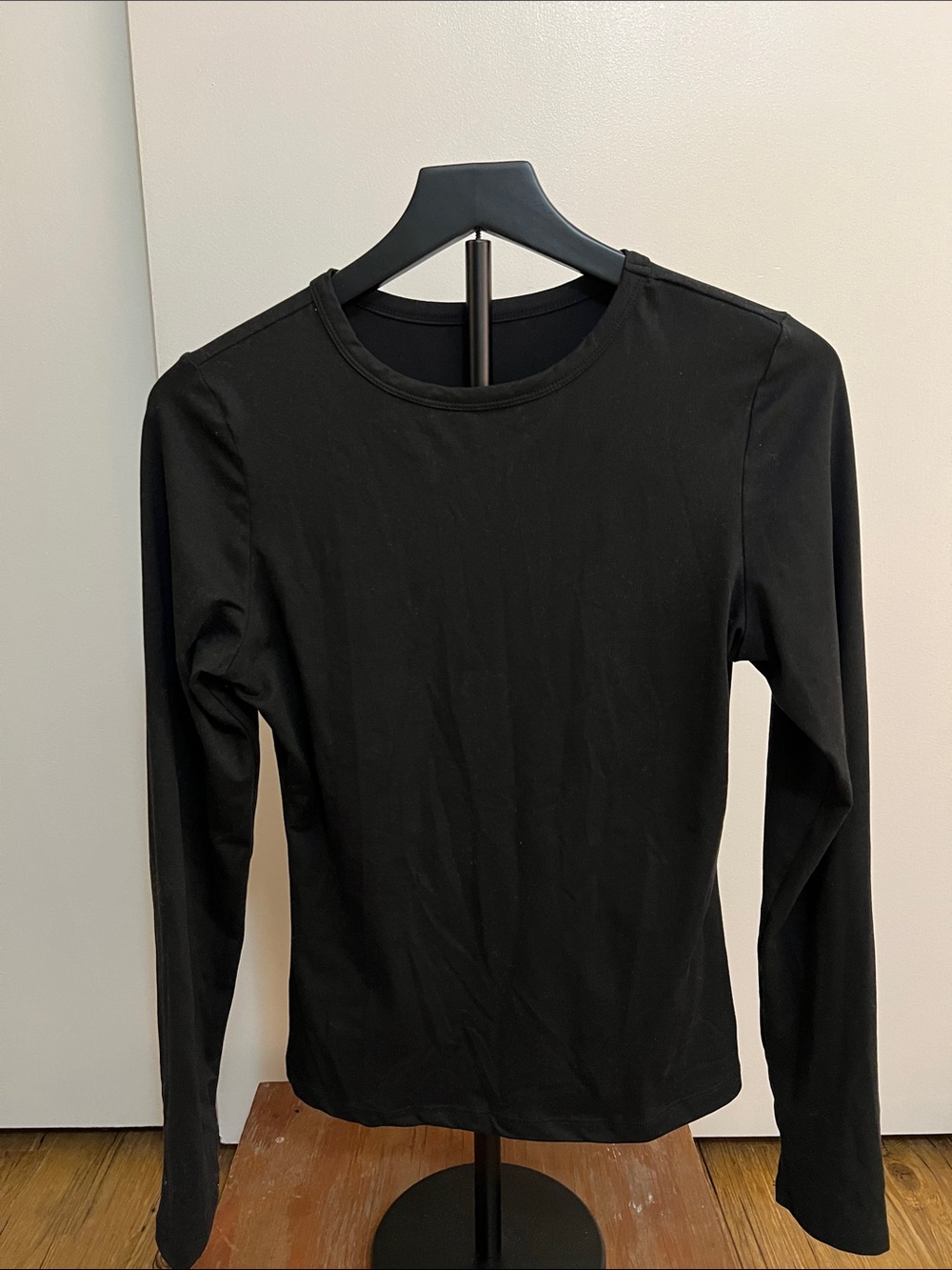 Women’s Slim-Fit Black Long-Sleeve Crew Tee